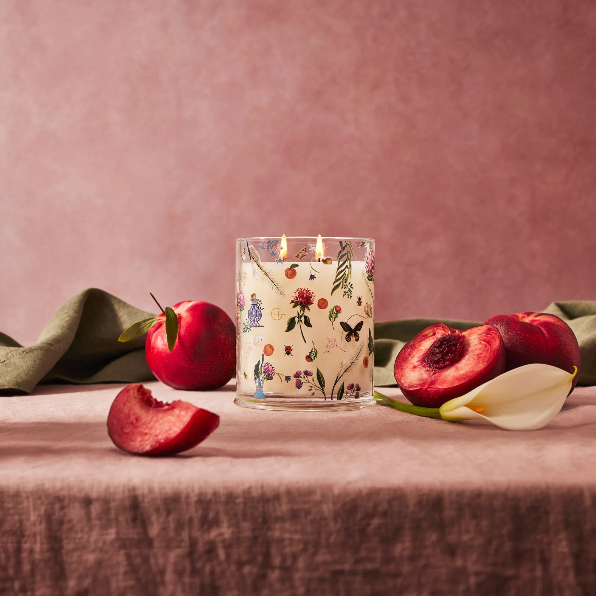 Country Couture Cashmere &amp; Nectarine 380g Triple Scented Soy Candle